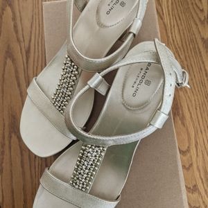 Bandolino Gold T-Strap Sandals Size 8